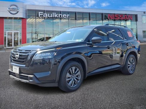 Certified 2024 Nissan Pathfinder SV w/ Black Appearance Package FWD image 3