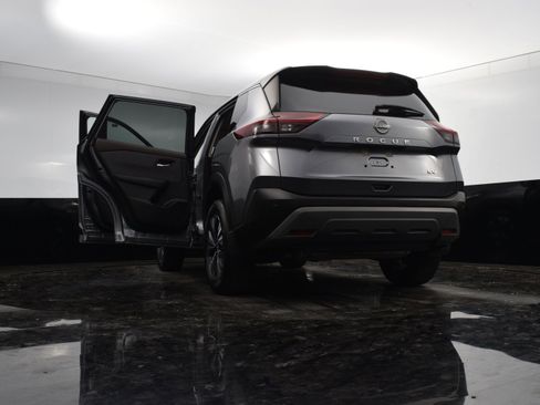 Used 2023 Nissan Rogue SV image 37