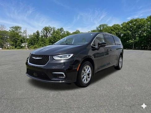 Used 2023 Chrysler Pacifica Touring-L AWD/4WD image 4