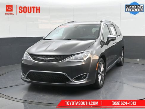 Used 2020 Chrysler Pacifica Limited image 6