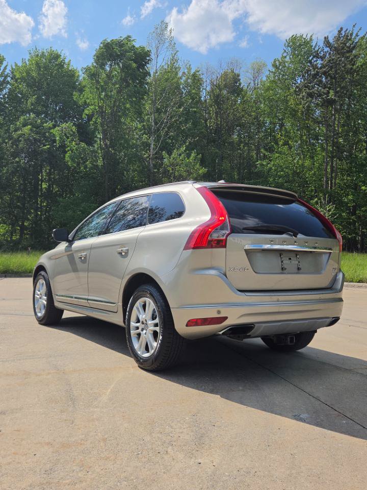 Used 2016 Volvo XC60 T5 Premier w/ Protection Package AWD/4WD image 3