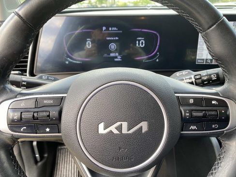 Used 2024 Kia Sportage EX AWD/4WD image 16