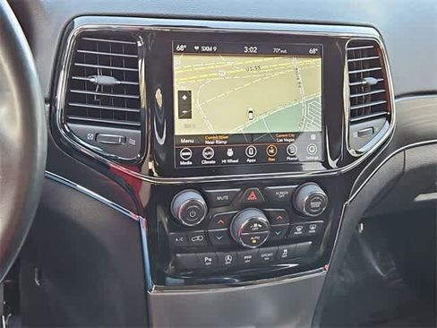 Used 2022 Jeep Grand Cherokee Limited image 28