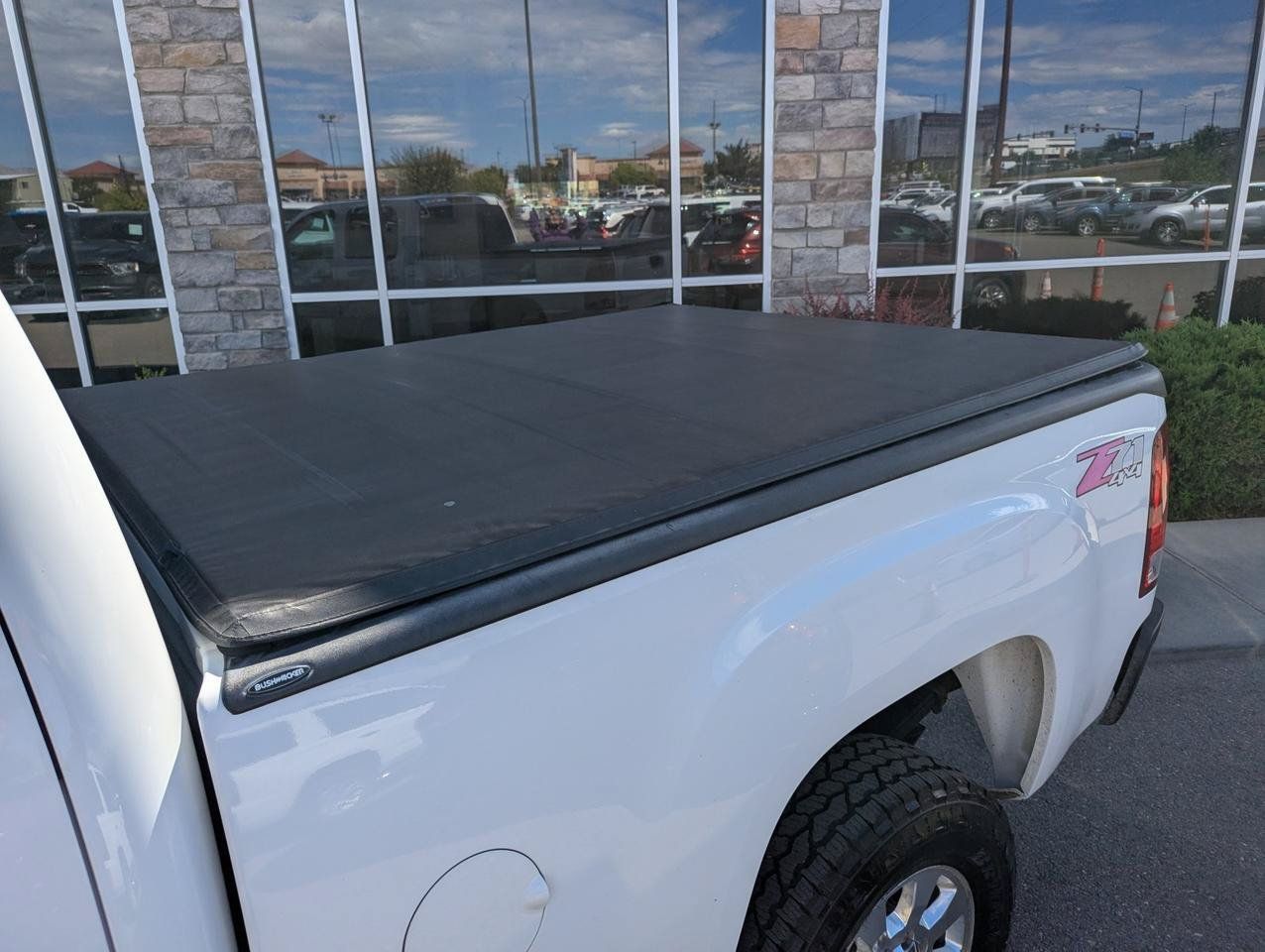 Used 2014 GMC Sierra 2500 SLT w/ Suspension Package, Off-Road AWD/4WD image 21