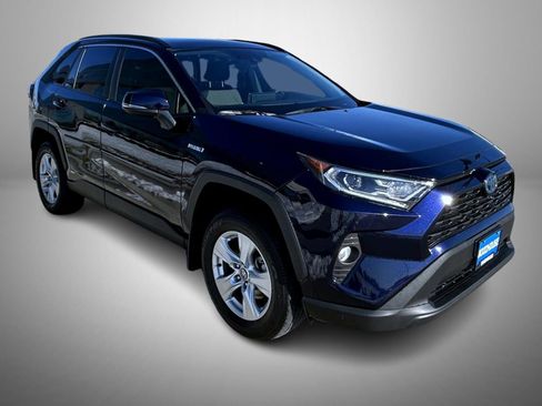 Used 2020 Toyota RAV4 XLE image 3