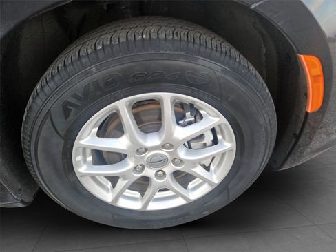 Used 2024 Chrysler Pacifica Touring-L image 34