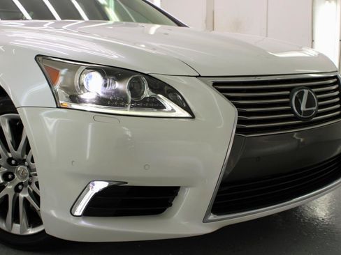 Used 2017 Lexus LS 460 w/ Comfort Package RWD image 22