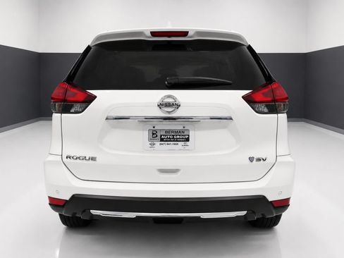 Used 2020 Nissan Rogue SV FWD image 9