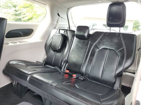 Used 2024 Chrysler Pacifica Limited FWD image 34