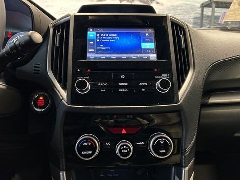 Used 2023 Subaru Forester Premium image 4