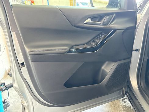 Used 2025 Chevrolet Equinox LT FWD image 14