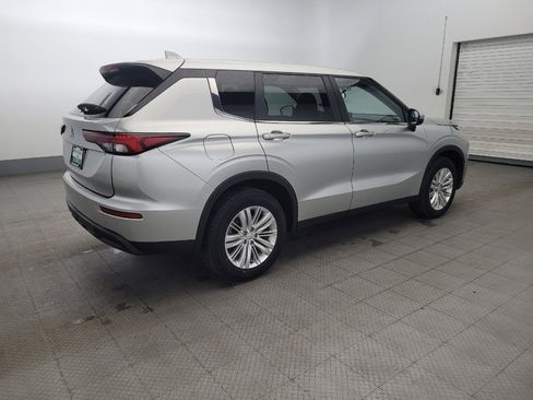 Used 2024 Mitsubishi Outlander ES image 10