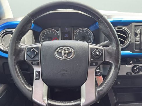 Used 2016 Toyota Tacoma SR5 w/ Towing Package RWD image 14