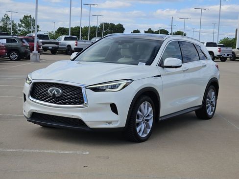 Used 2019 INFINITI QX50 Essential w/ Sensory Package FWD image 4