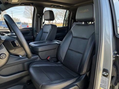 Used 2024 Chevrolet Suburban High Country w/ Premium Package image 29