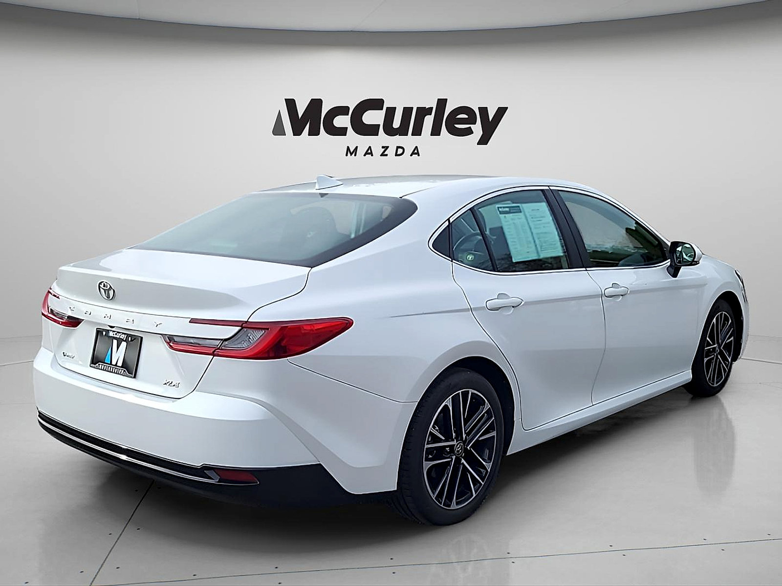 Used 2025 Toyota Camry XLE FWD image 7