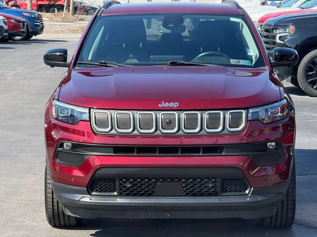 Used 2022 Jeep Compass Latitude w/ Sun and Sound Group AWD/4WD image 2