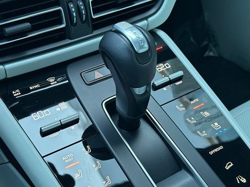 Certified 2023 Porsche Macan S AWD/4WD image 22