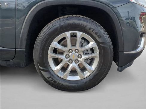 Used 2021 Chevrolet Traverse LT image 24