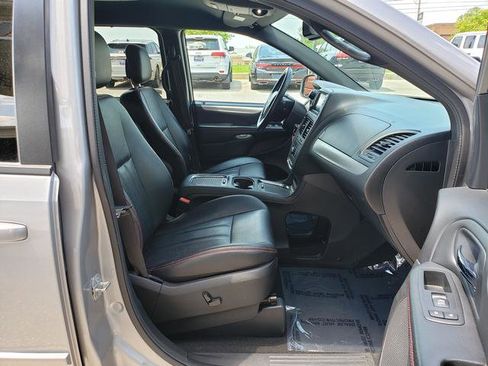 Used 2017 Dodge Grand Caravan GT FWD image 18