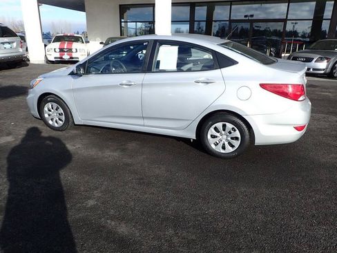 Used 2016 Hyundai Accent SE FWD image 3