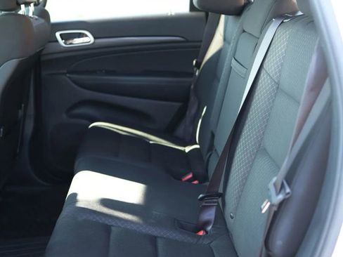 Used 2020 Jeep Grand Cherokee Laredo image 29