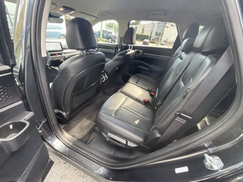 Used 2025 Kia Sorento S image 24