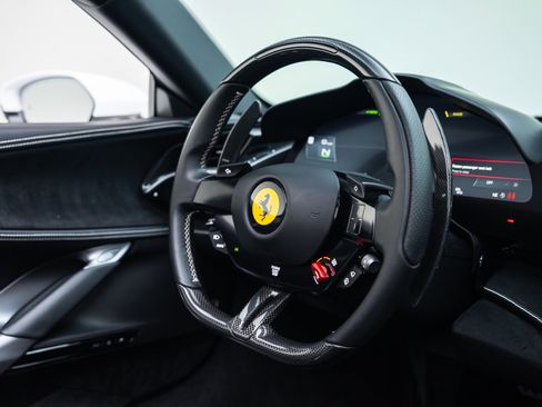 Used 2024 Ferrari SF90 Spider image 39