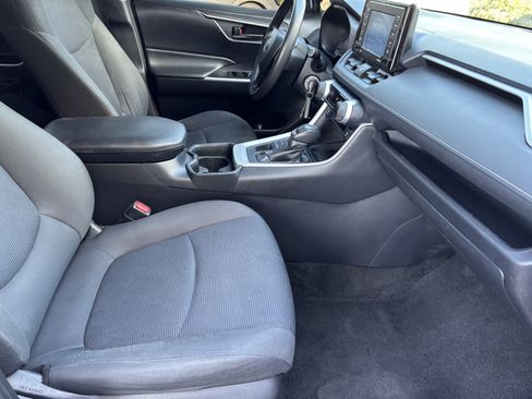 Used 2020 Toyota RAV4 LE AWD/4WD image 30