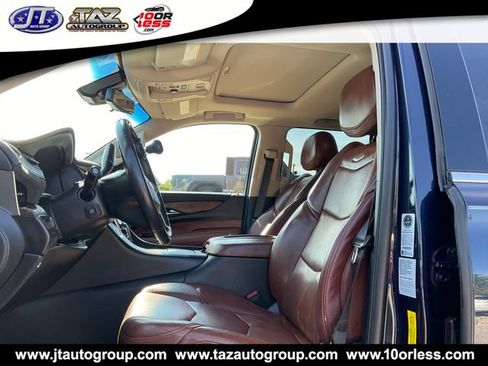 Used 2019 Cadillac Escalade Luxury RWD image 10