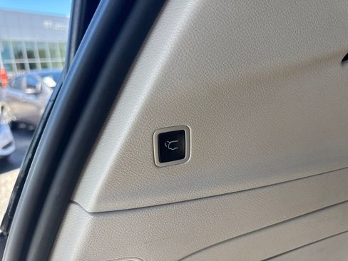 Used 2024 Chrysler Pacifica Select image 30