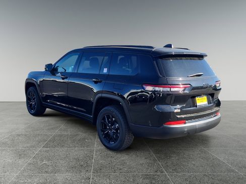 Used 2025 Jeep Grand Cherokee L Laredo image 3