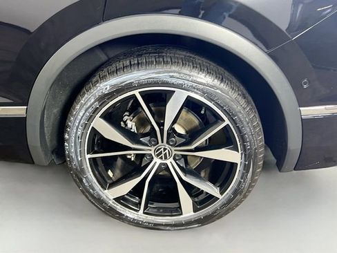 Used 2024 Volkswagen Tiguan SEL R-Line image 27