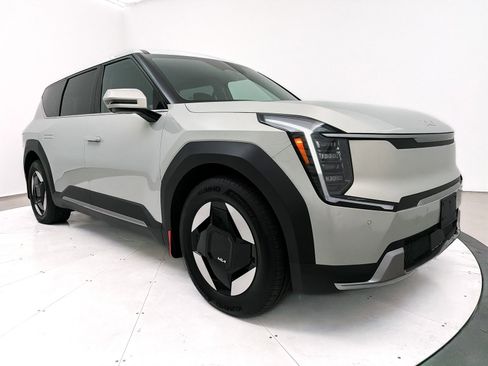 Used 2024 Kia EV9 Light Long Range image 11