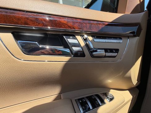 Used 2012 Mercedes-Benz S 550 4MATIC image 27