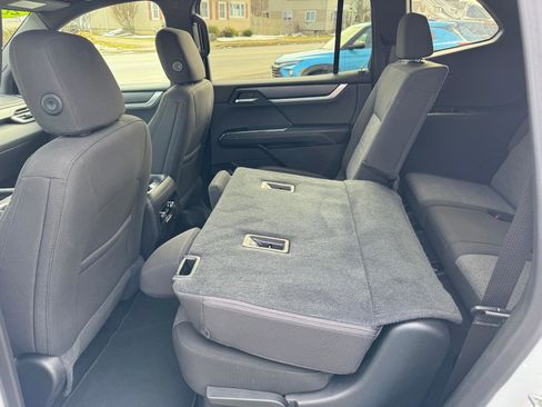 Used 2025 GMC Acadia Elevation image 39