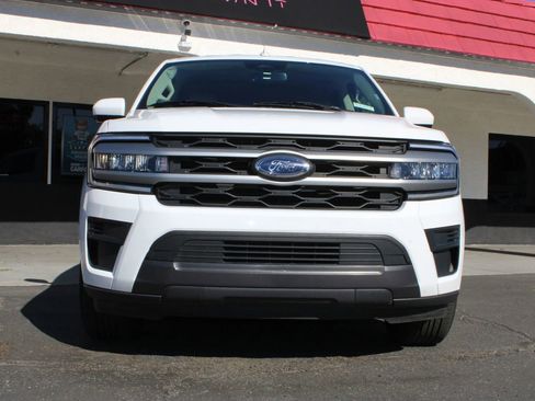 Used 2023 Ford Expedition Max XLT image 4