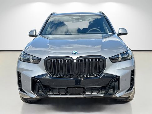 New 2026 BMW X5 xDrive50e image 8