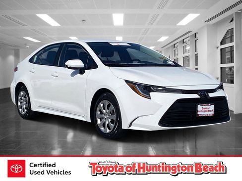 Certified 2025 Toyota Corolla LE image 1