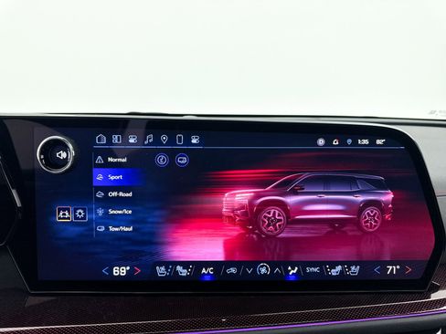 Used 2024 Chevrolet Traverse RS w/ LPO, Floor Liner Package image 11