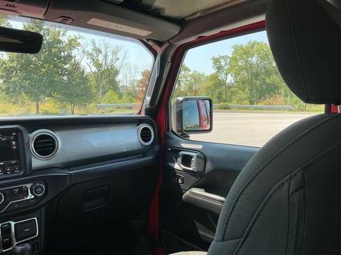 Used 2018 Jeep Wrangler Unlimited Sahara w/ Uconnect 4C Nav & Sound Group AWD/4WD image 29