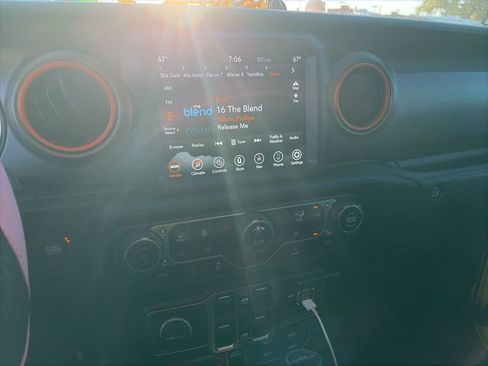 Used 2023 Jeep Gladiator Mojave w/ Cold Weather Group image 11