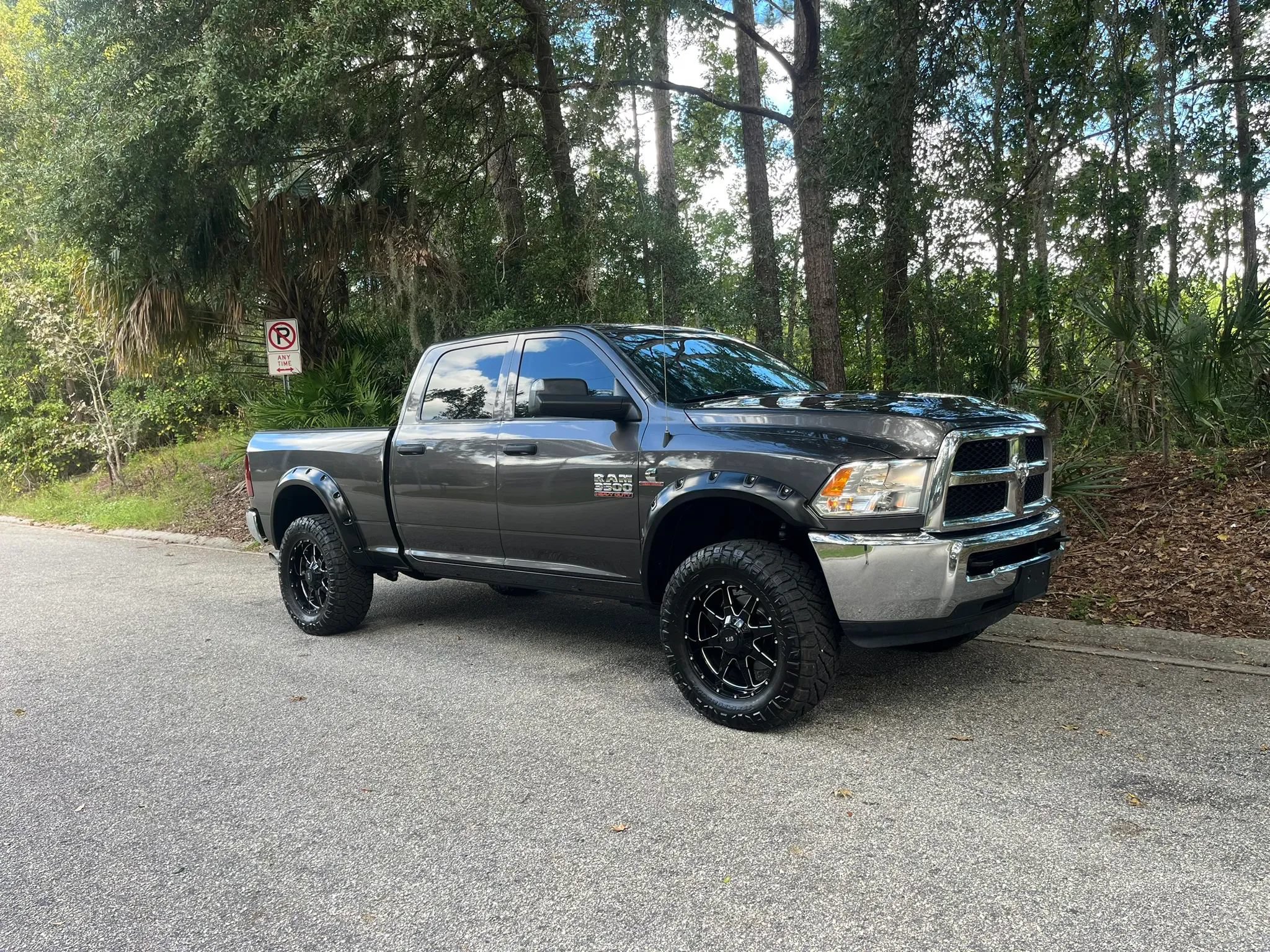 Used 2018 RAM 3500 Tradesman w/ Chrome Appearance Group AWD/4WD image 2