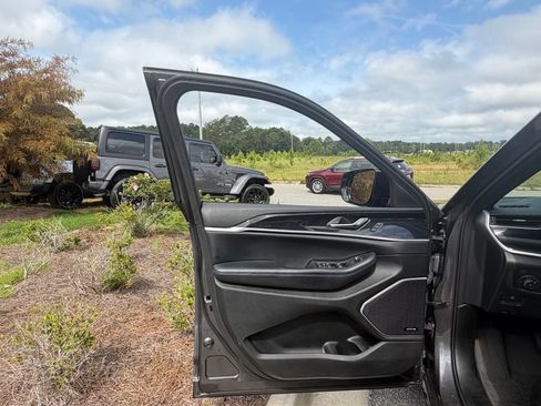 Used 2022 Jeep Grand Cherokee Trailhawk AWD/4WD image 50