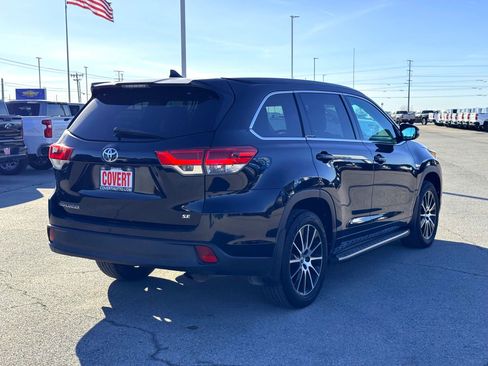 Used 2017 Toyota Highlander SE image 6