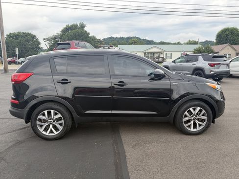 Used 2016 Kia Sportage LX w/ LX Popular Package AWD/4WD image 4