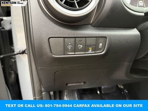 Used 2022 Hyundai Kona Limited image 18