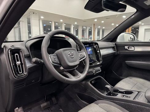Used 2025 Volvo XC40 B5 Core image 21