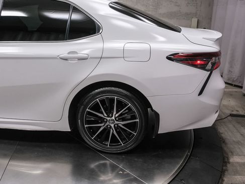 Used 2023 Toyota Camry SE FWD image 8