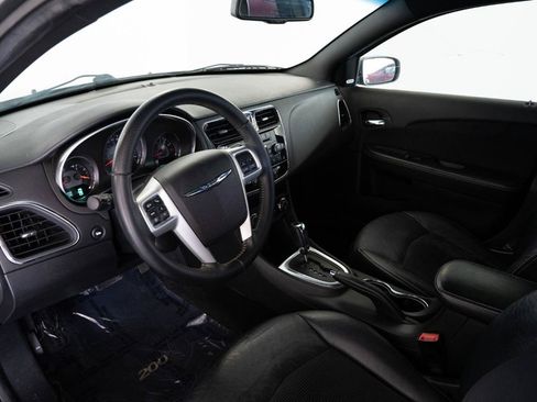 Used 2013 Chrysler 200 Limited FWD image 9